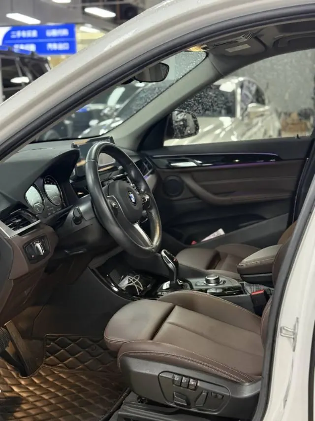 BMW 2020 X1 sDrive20Li 1.5T exclusive automatic gear 5