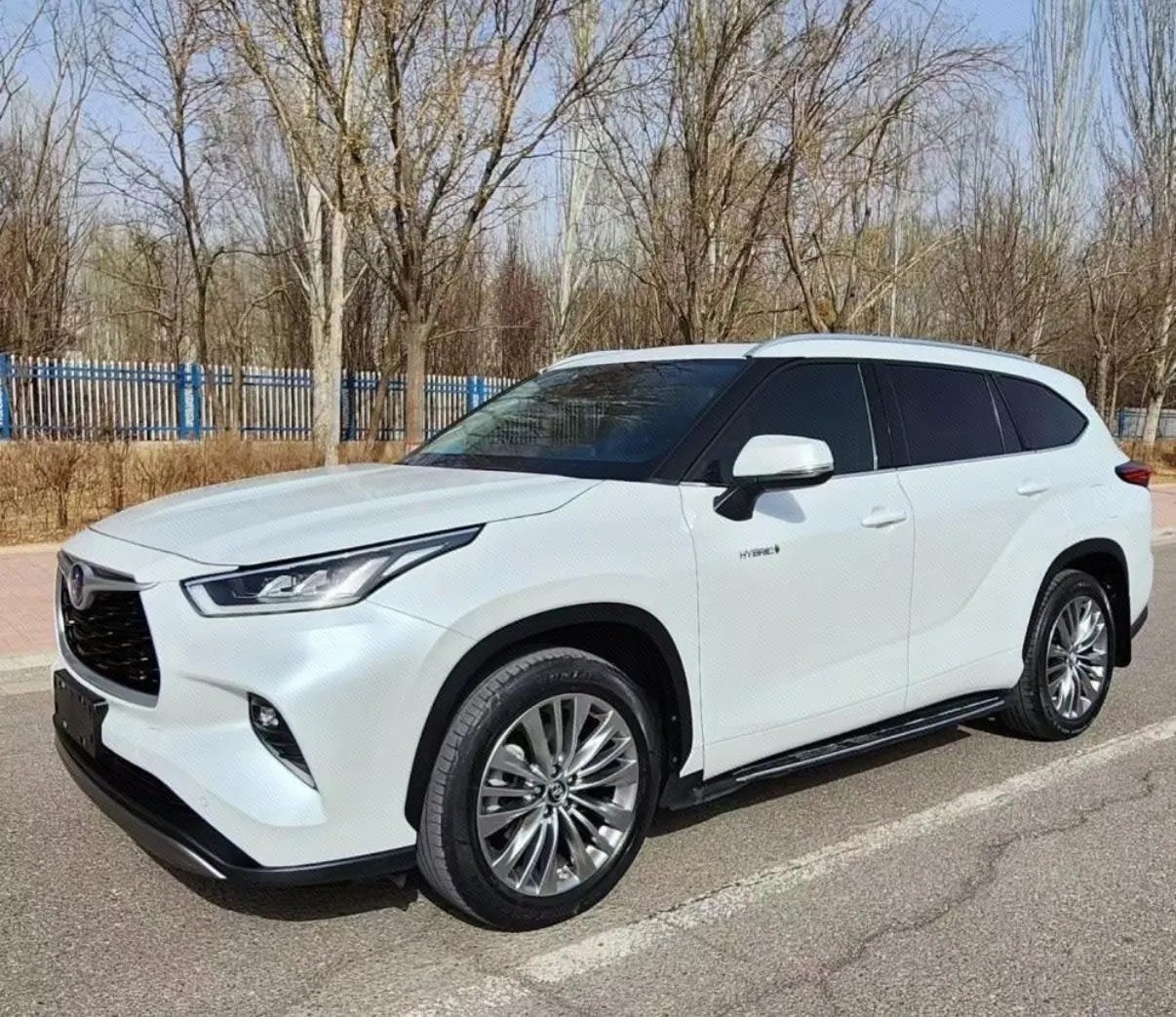Open image lightbox: Toyota 2022 Highlander Dual Engine 2.5 Stepless Four-wheel Drive Premium Edition 7-seat Automatic Gear