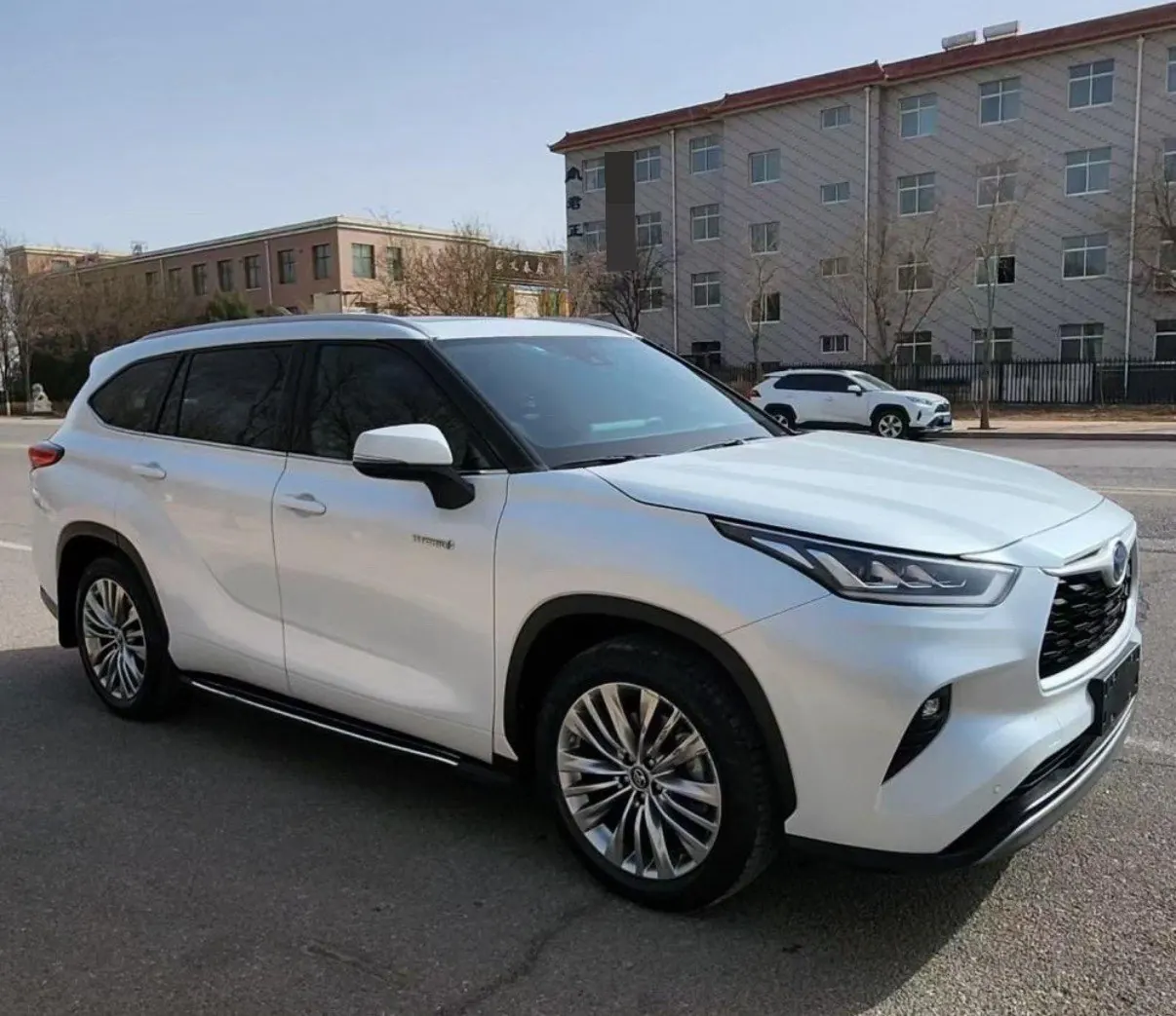 Toyota 2022 Highlander Dual Engine 2.5 Stepless Four-wheel Drive Premium Edition 7-seat Automatic Gear 3