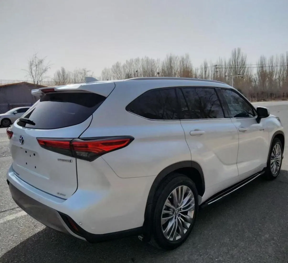 Toyota 2022 Highlander Dual Engine 2.5 Stepless Four-wheel Drive Premium Edition 7-seat Automatic Gear 6