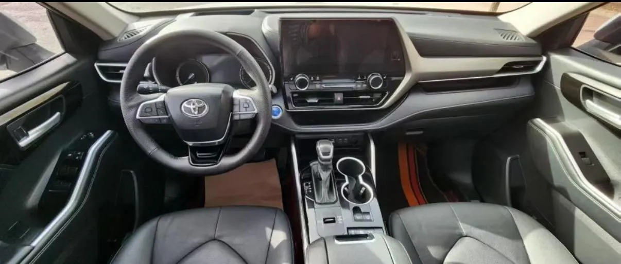 Toyota 2022 Highlander Dual Engine 2.5 Stepless Four-wheel Drive Premium Edition 7-seat Automatic Gear 8