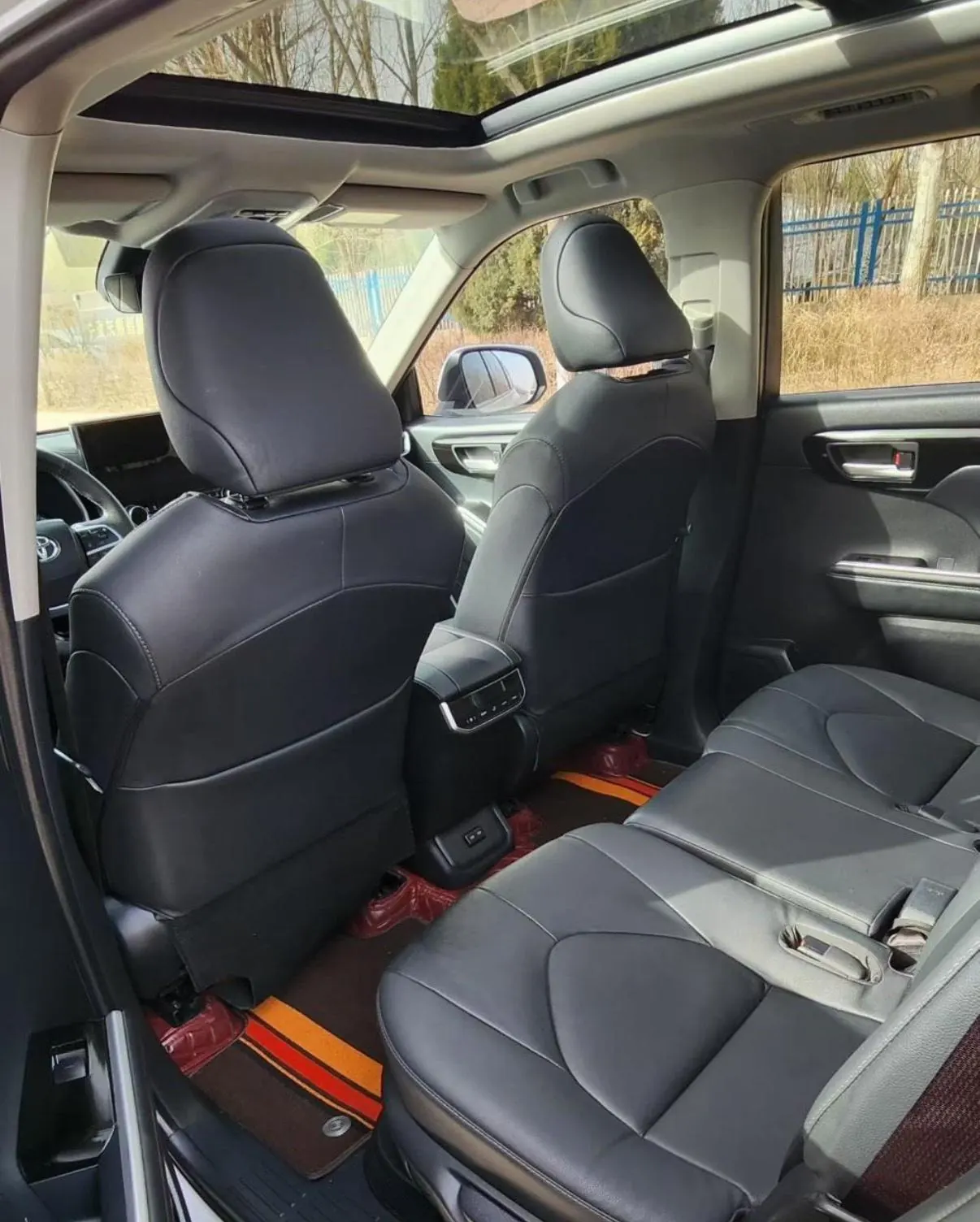 Toyota 2022 Highlander Dual Engine 2.5 Stepless Four-wheel Drive Premium Edition 7-seat Automatic Gear 9
