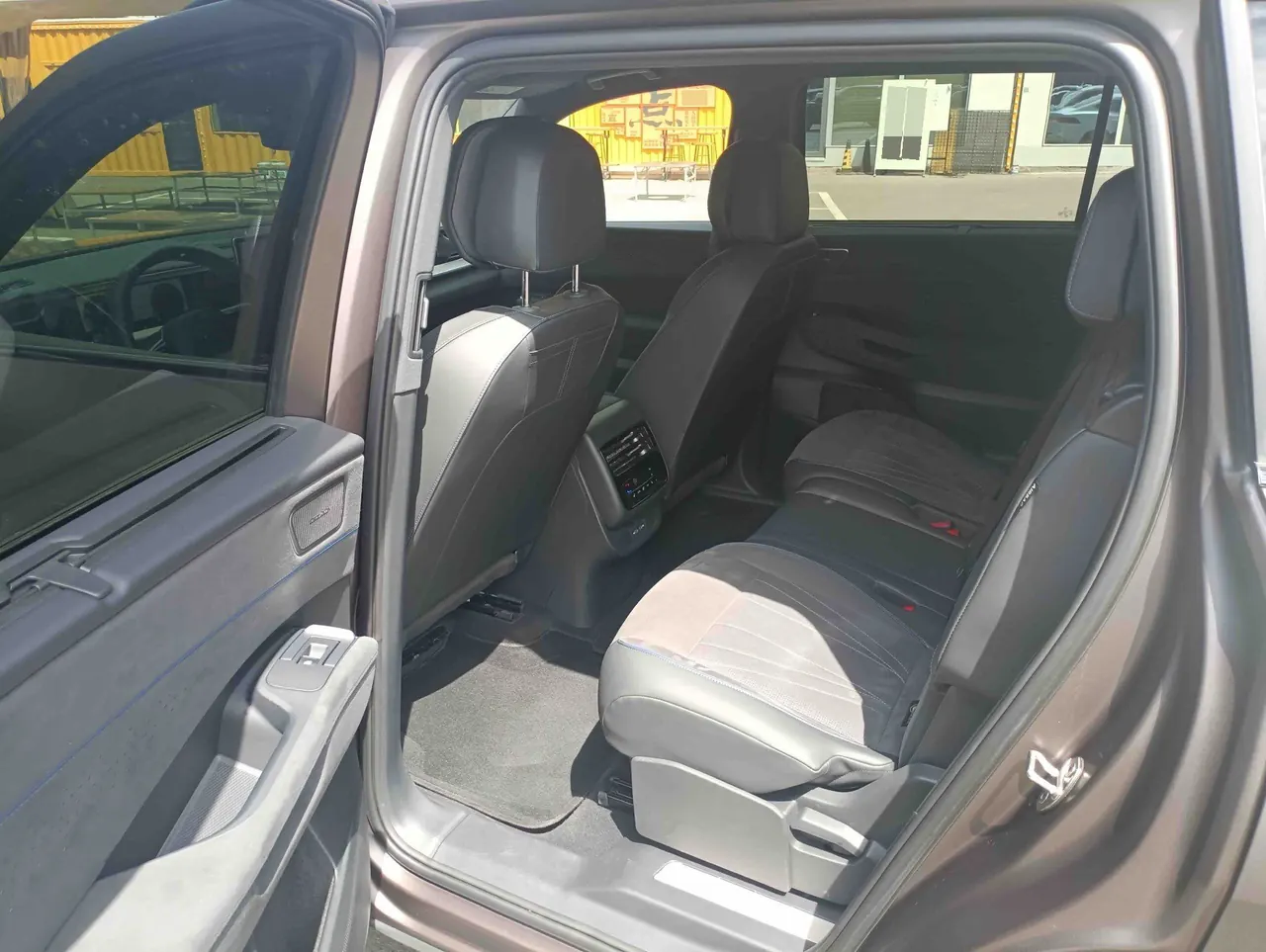 Volkswagen 2025 Teramont Pro 2.0TSI 450TSI Four-Wheel-Drive Summit Edition Automatic 2