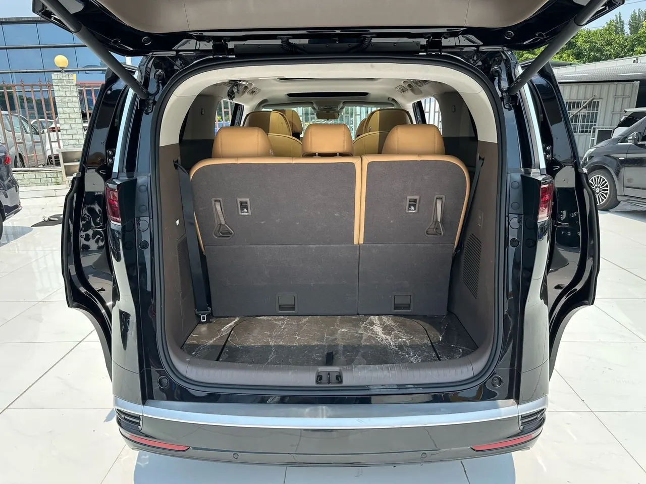 Denza 2022 Denza D9 DM-i 1.5T stepless 970 four-wheel drive flagship automatic gear 12