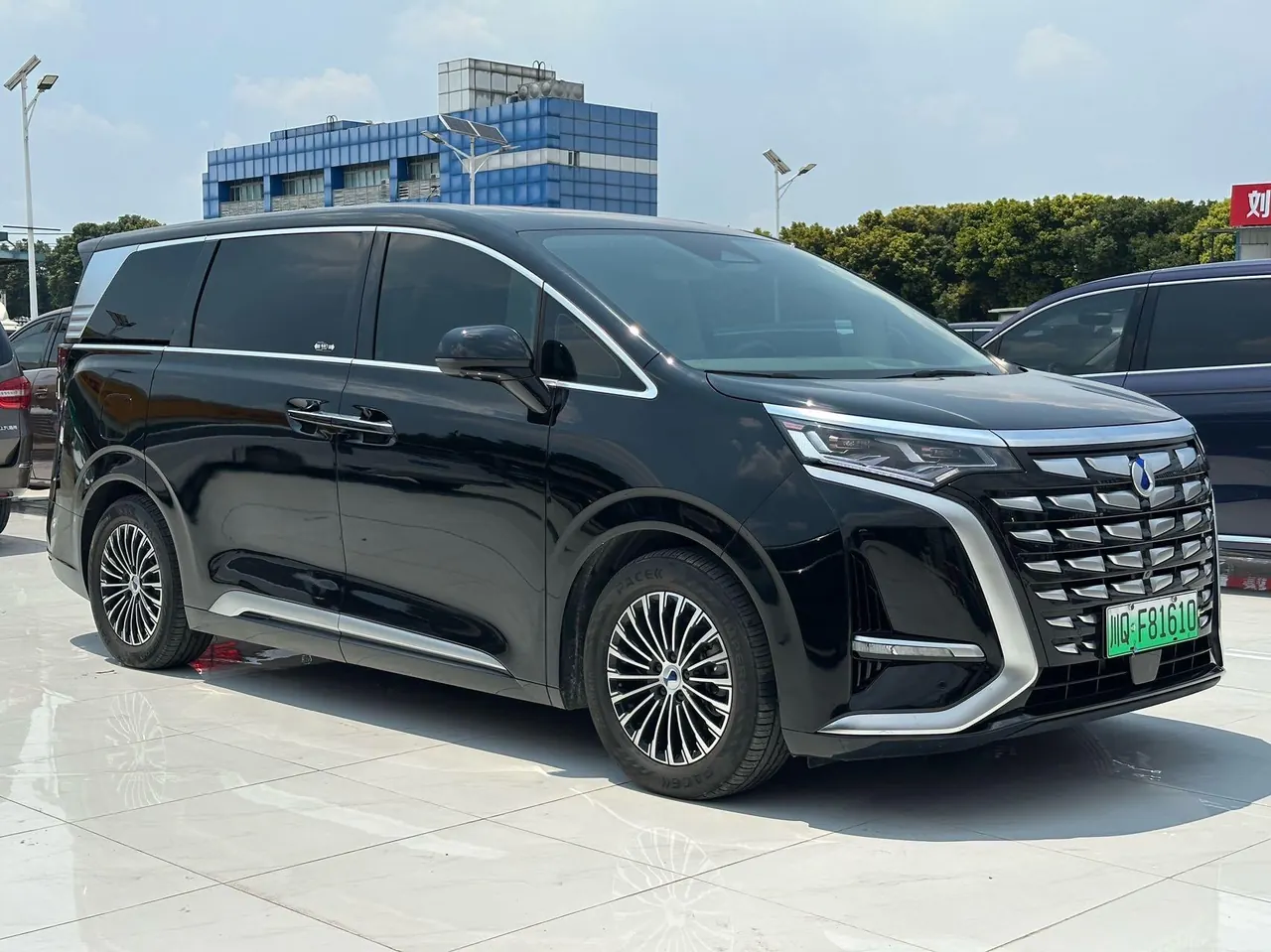 Denza 2022 Denza D9 DM-i 1.5T stepless 970 four-wheel drive flagship automatic gear 3