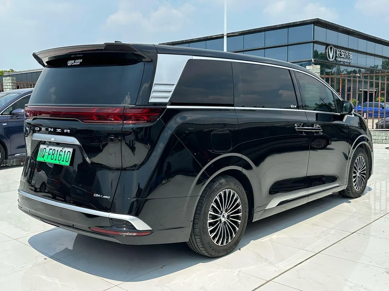 Denza 2022 Denza D9 DM-i 1.5T stepless 970 four-wheel drive flagship automatic gear 4