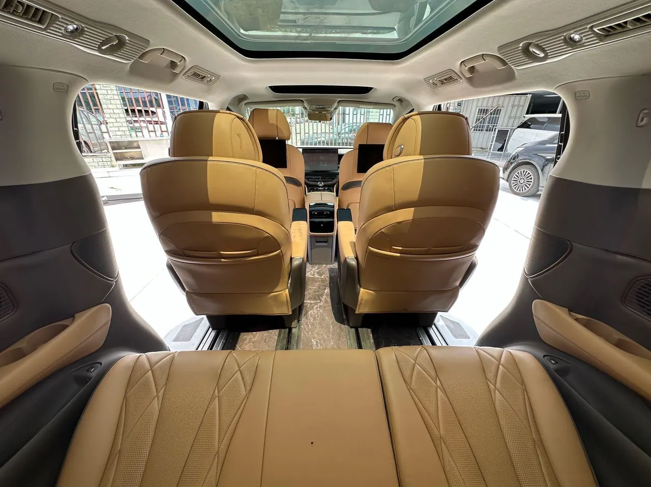 Denza 2022 Denza D9 DM-i 1.5T stepless 970 four-wheel drive flagship automatic gear 9