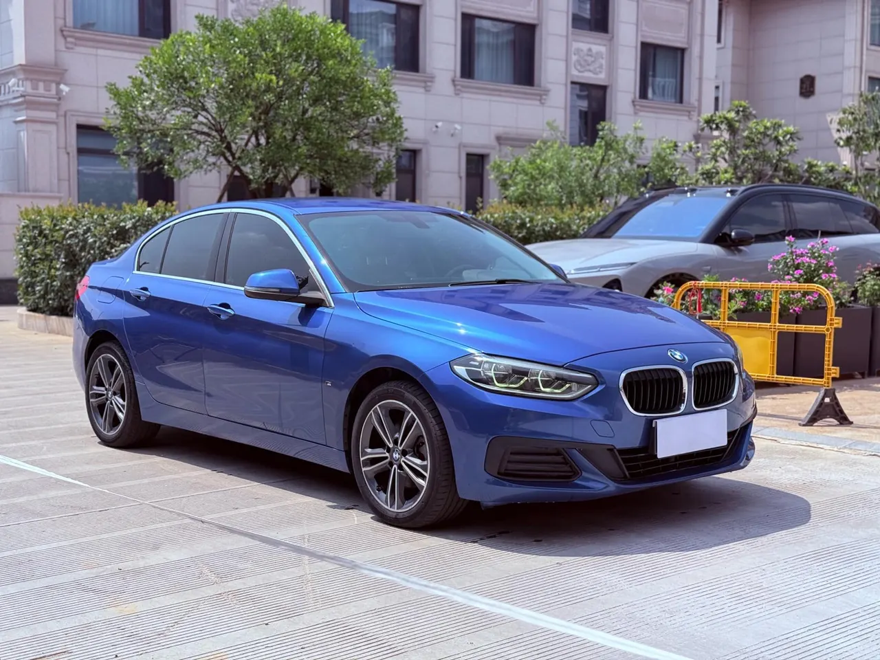 BMW 1 Series 2020 120i 1.5T Fashion Automatic 3