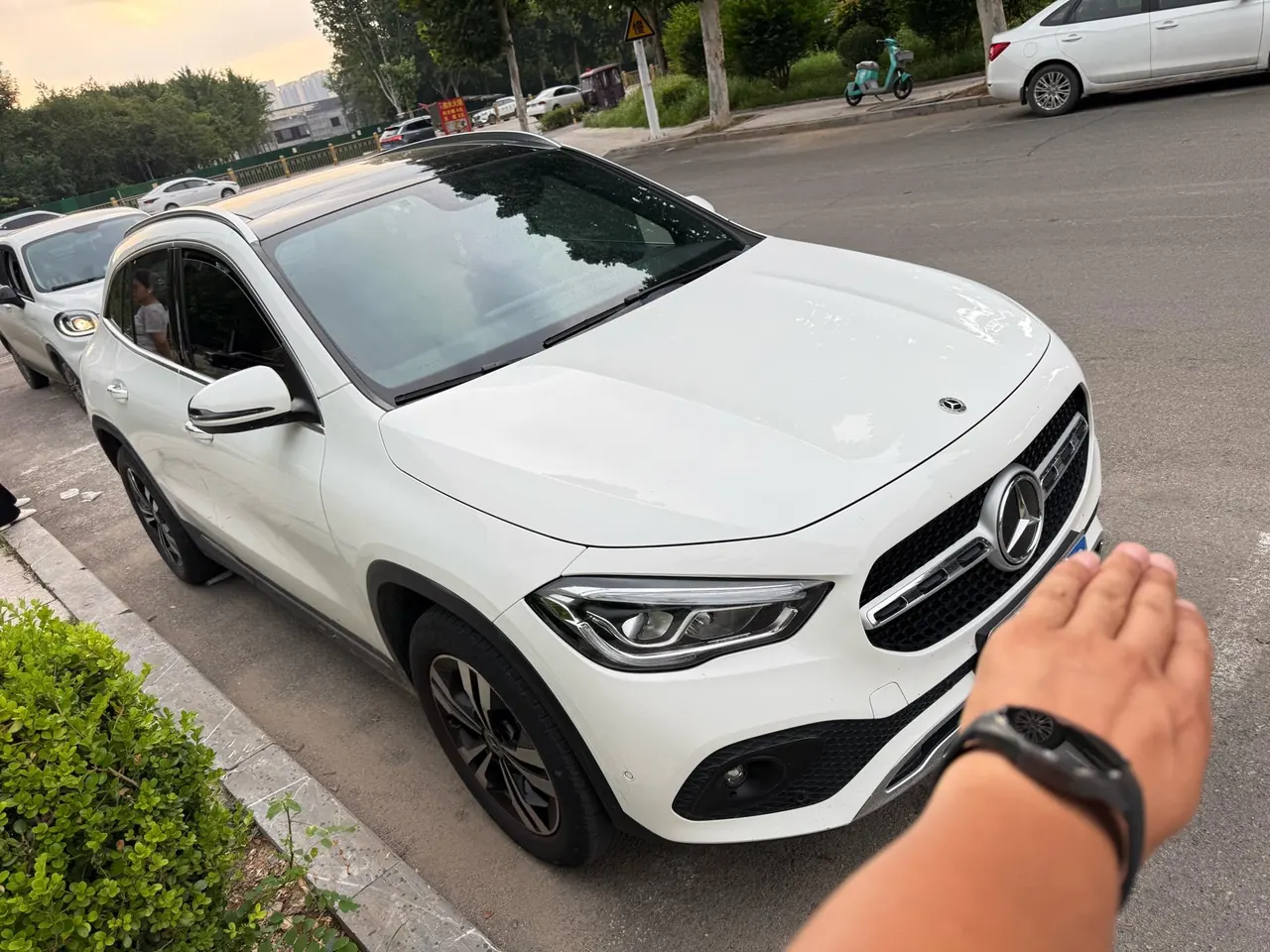 Mercedes Benz 2022 GLA 220 2.0T automatic gear 2