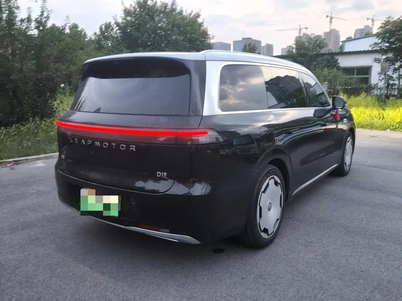 Leapmotor 2026 D 19 500 Zhizun Edition 6-seat Automatic Gear 3