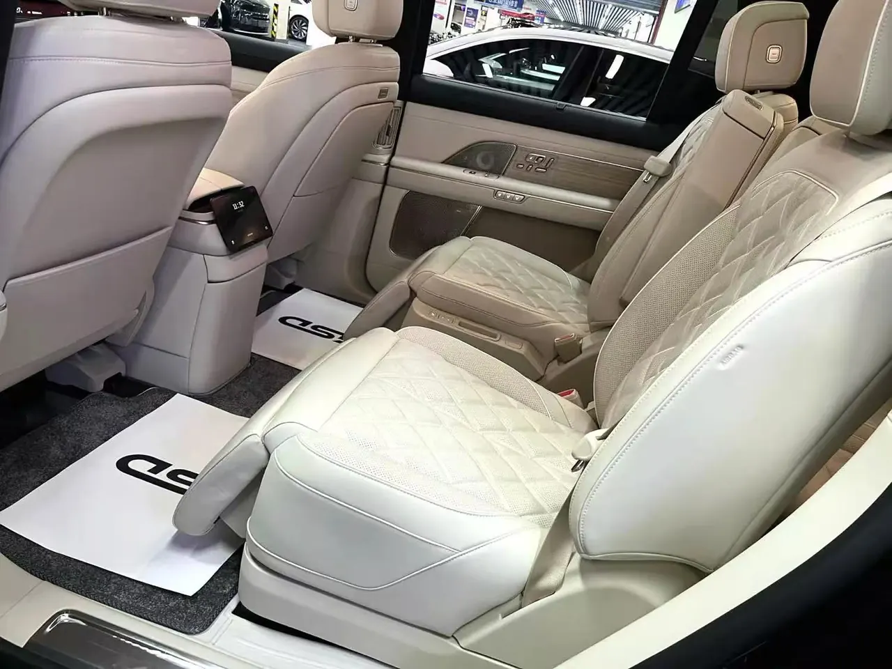 NIO 2026 ES8 6-seat executive deluxe automatic gear 2