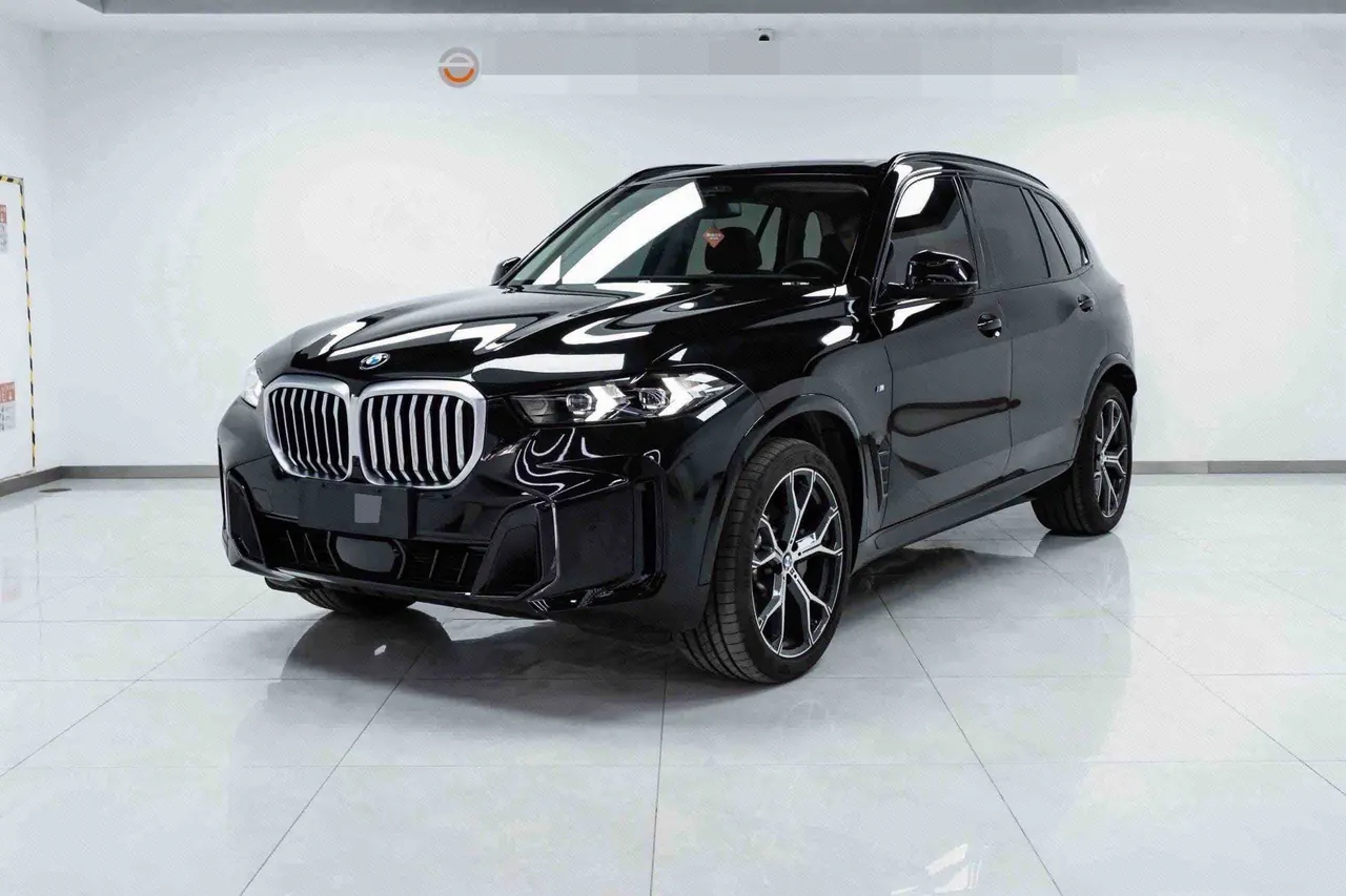 打开图片灯箱:BMW 2026 X5 xDrive30Li 48V 2.0T exclusive m sports obsidian night suit automatic gear