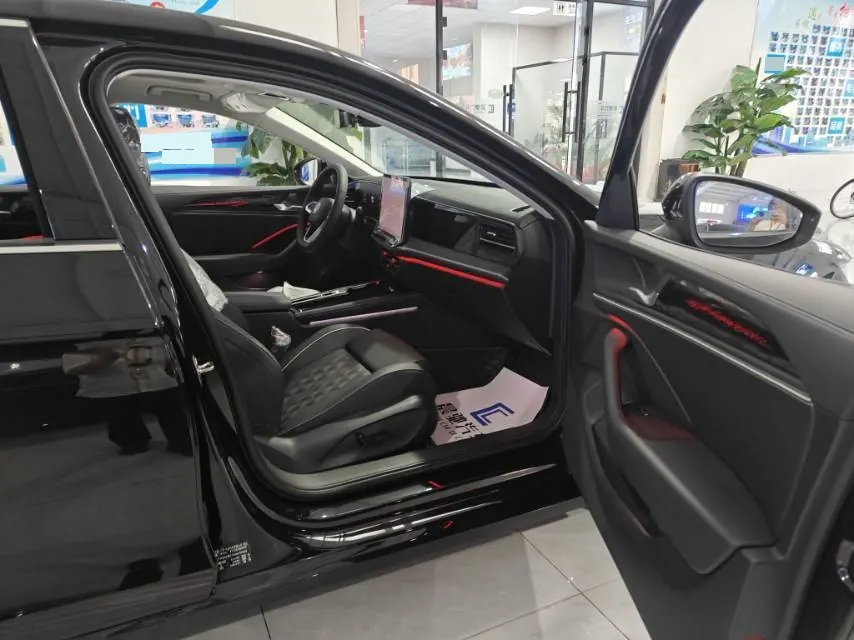 Volkswagen 2026 Magotan 2.0TSI 380TSI Premium Edition Da Mai Bag Automatic Gear 6