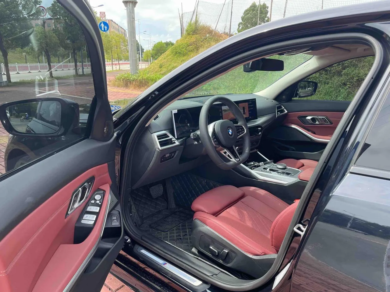 BMW 3 Series 2025 330Li 2.0T M Sports Obsidian Night Suit Automatic Gear 6
