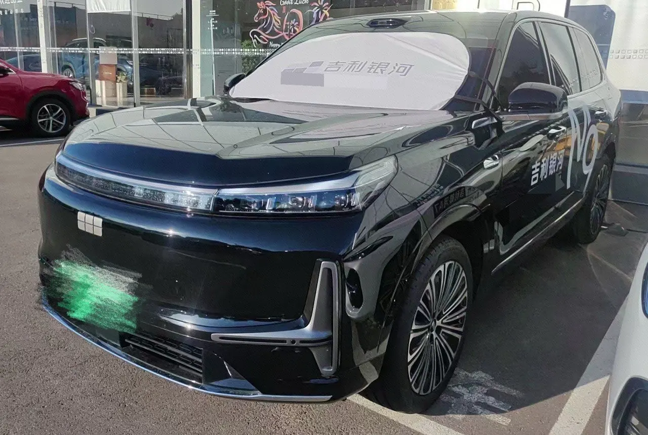 打开图片灯箱:Geely Galaxy 2025 M9 1.5T 210km 4-wheel drive pilot version automatic gear