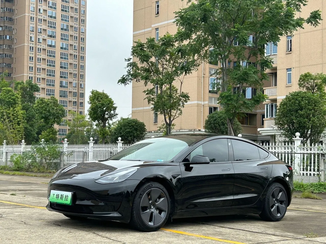 打开图片灯箱:Tesla 2022 Model 3 rear-wheel drive version of automatic transmission
