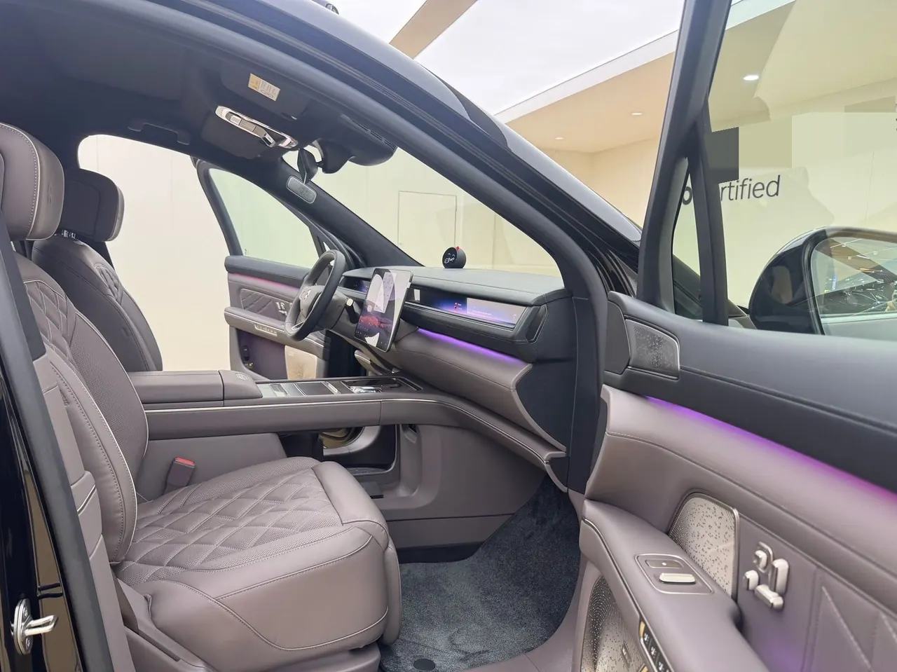 NIO 2026 ES8 5-seat Executive Deluxe Automatic Gear 5