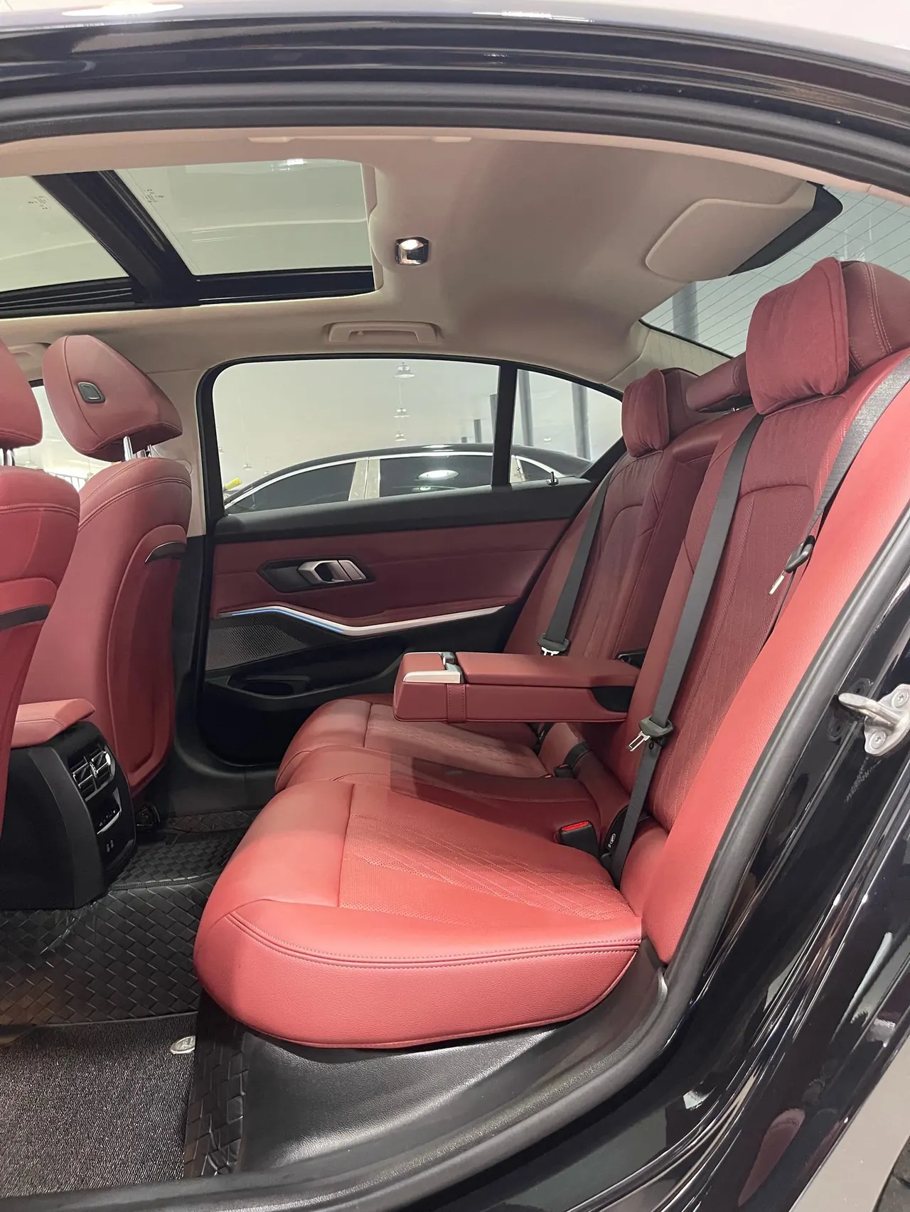 BMW 2024 i3 eDrive 35 L automatic gear 5