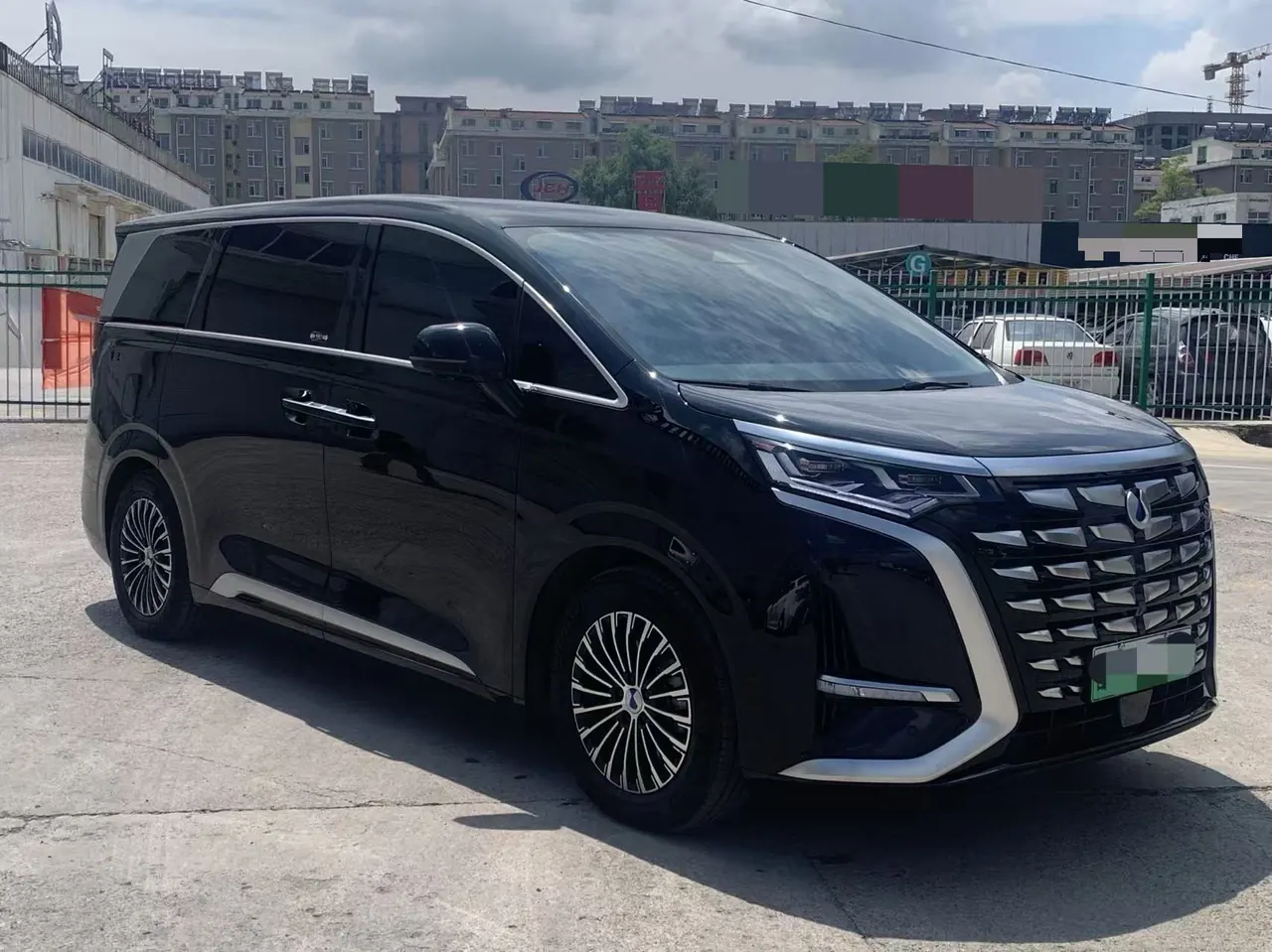 Denza 2024 Denza D9 DM-i 1.5T stepless 980 four-wheel drive distinguished automatic gear 3