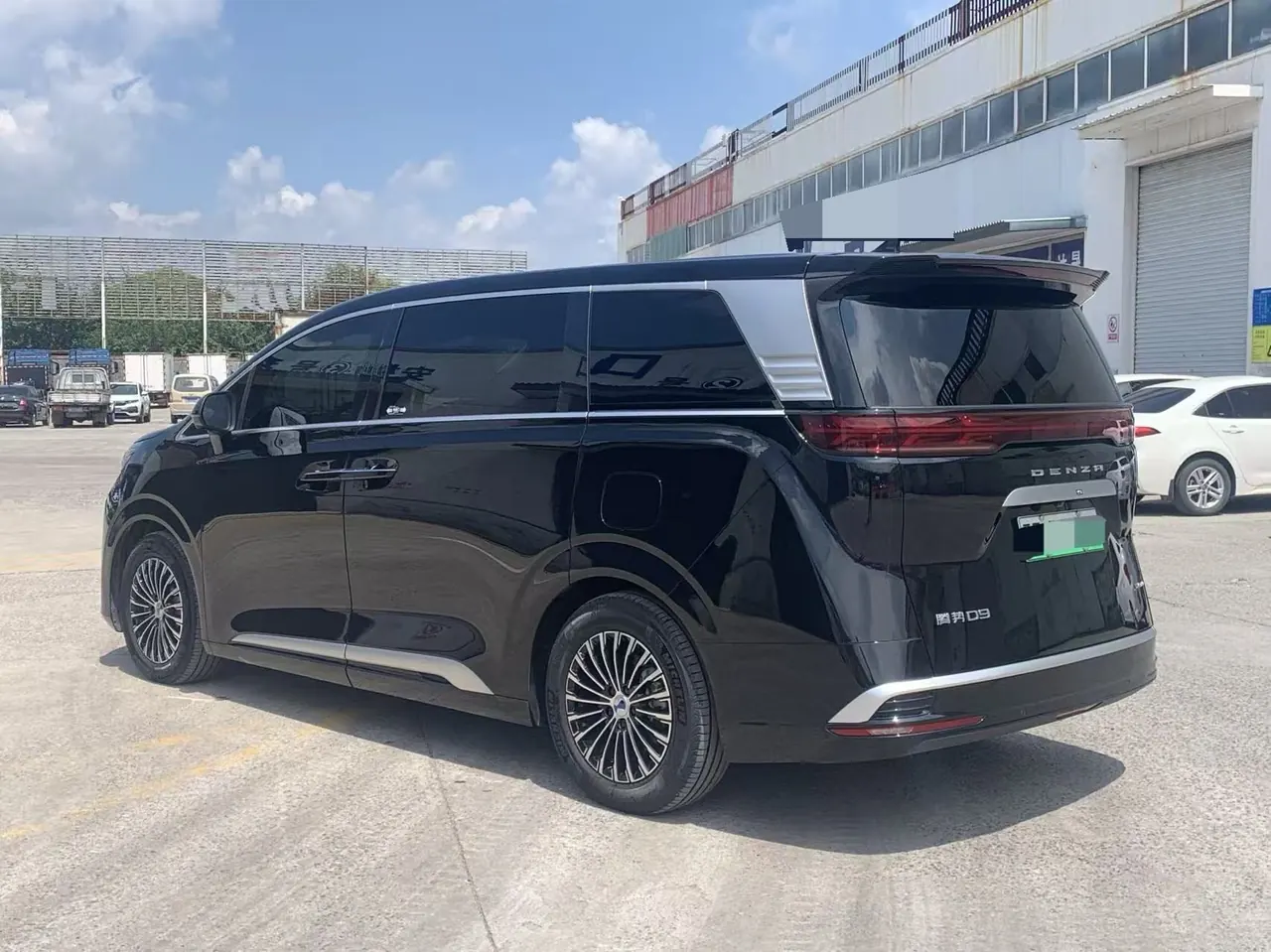 Denza 2024 Denza D9 DM-i 1.5T stepless 980 four-wheel drive distinguished automatic gear 6