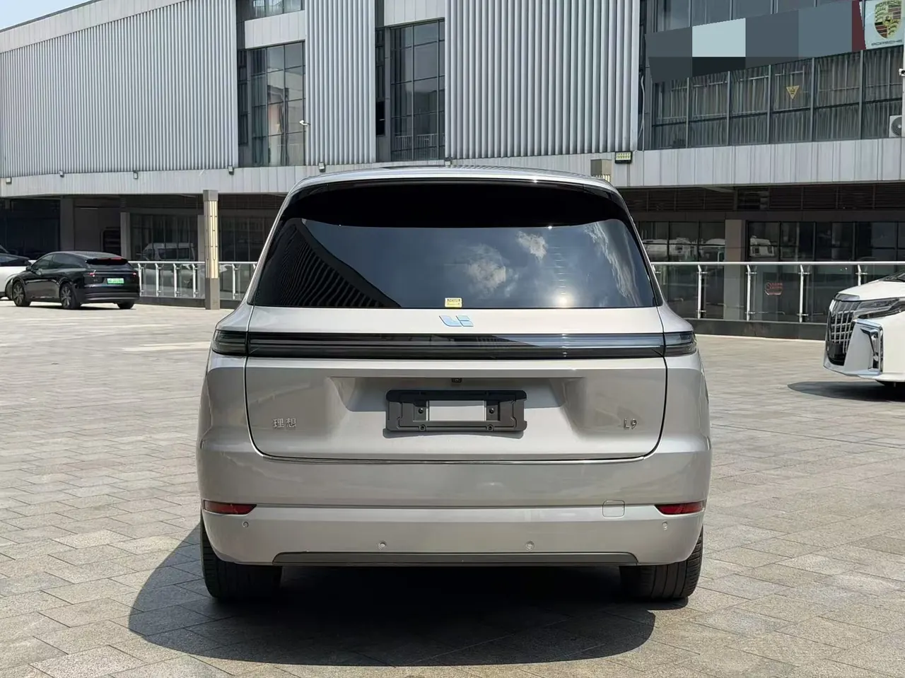 Li 2022 L9 1.5T Max Edition Automatic Gear 8