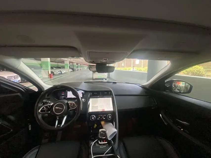 Jaguar 2024 E-PACE 48V 2.0T Yao black sports version R-DYNAMIC SE BLACK automatic gear 5