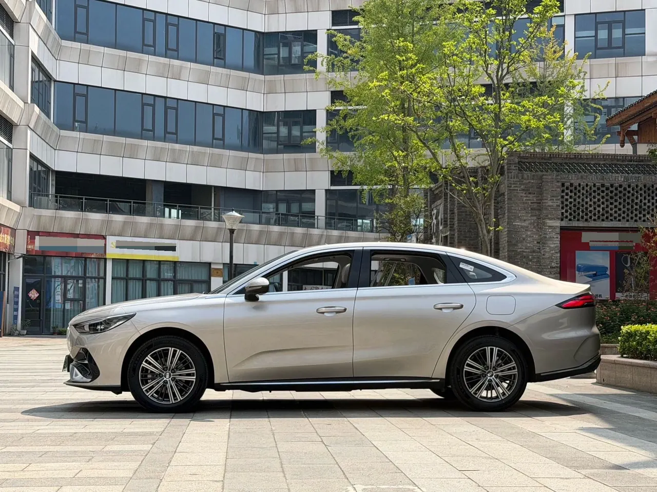 Geely Galaxy 2025 xingyao 6 EM-i 1.5 125km exploration version automatic gear 3
