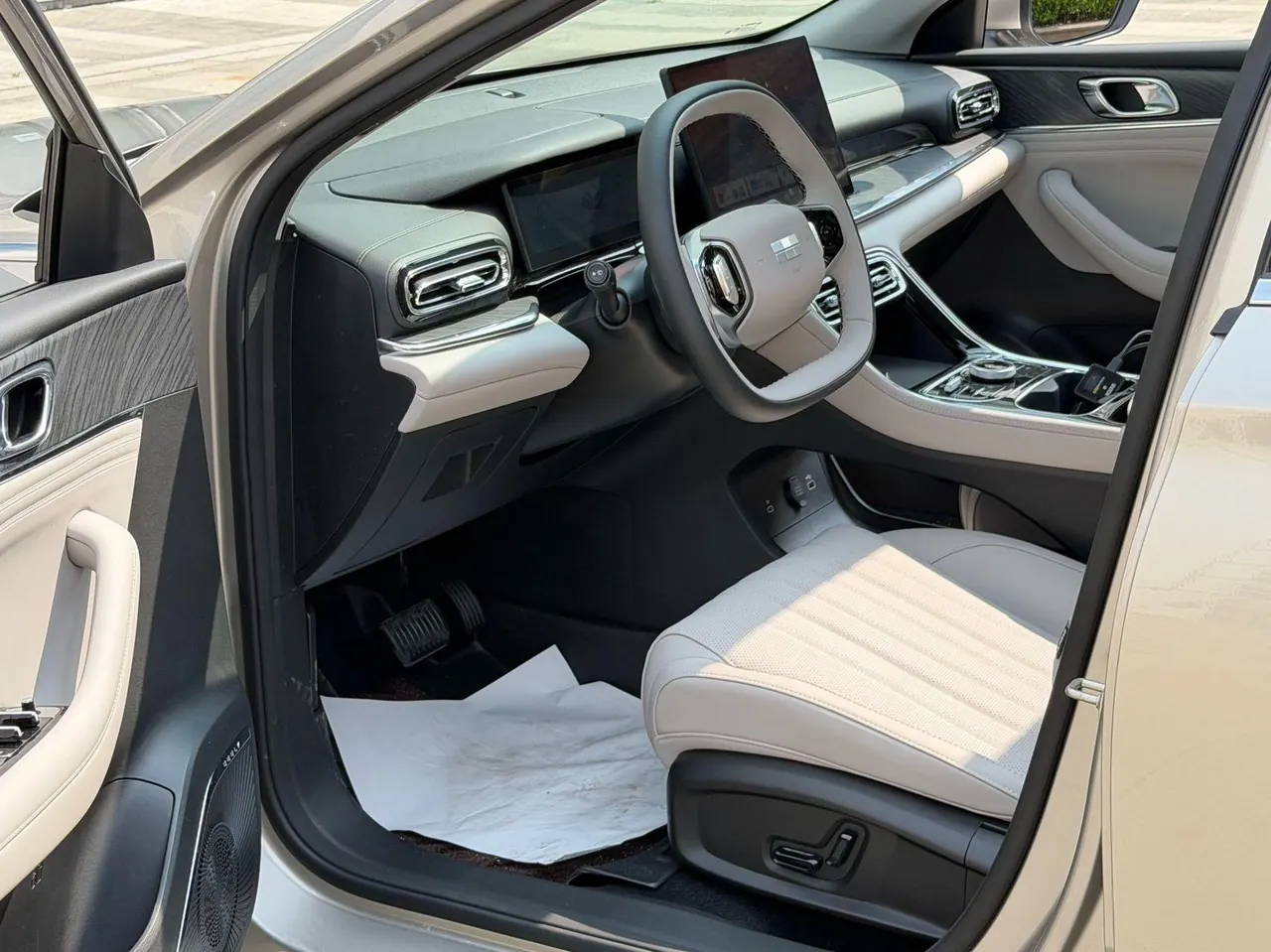 Geely Galaxy 2025 xingyao 6 EM-i 1.5 125km exploration version automatic gear 4