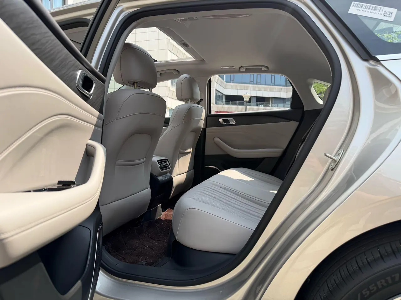 Geely Galaxy 2025 xingyao 6 EM-i 1.5 125km exploration version automatic gear 5