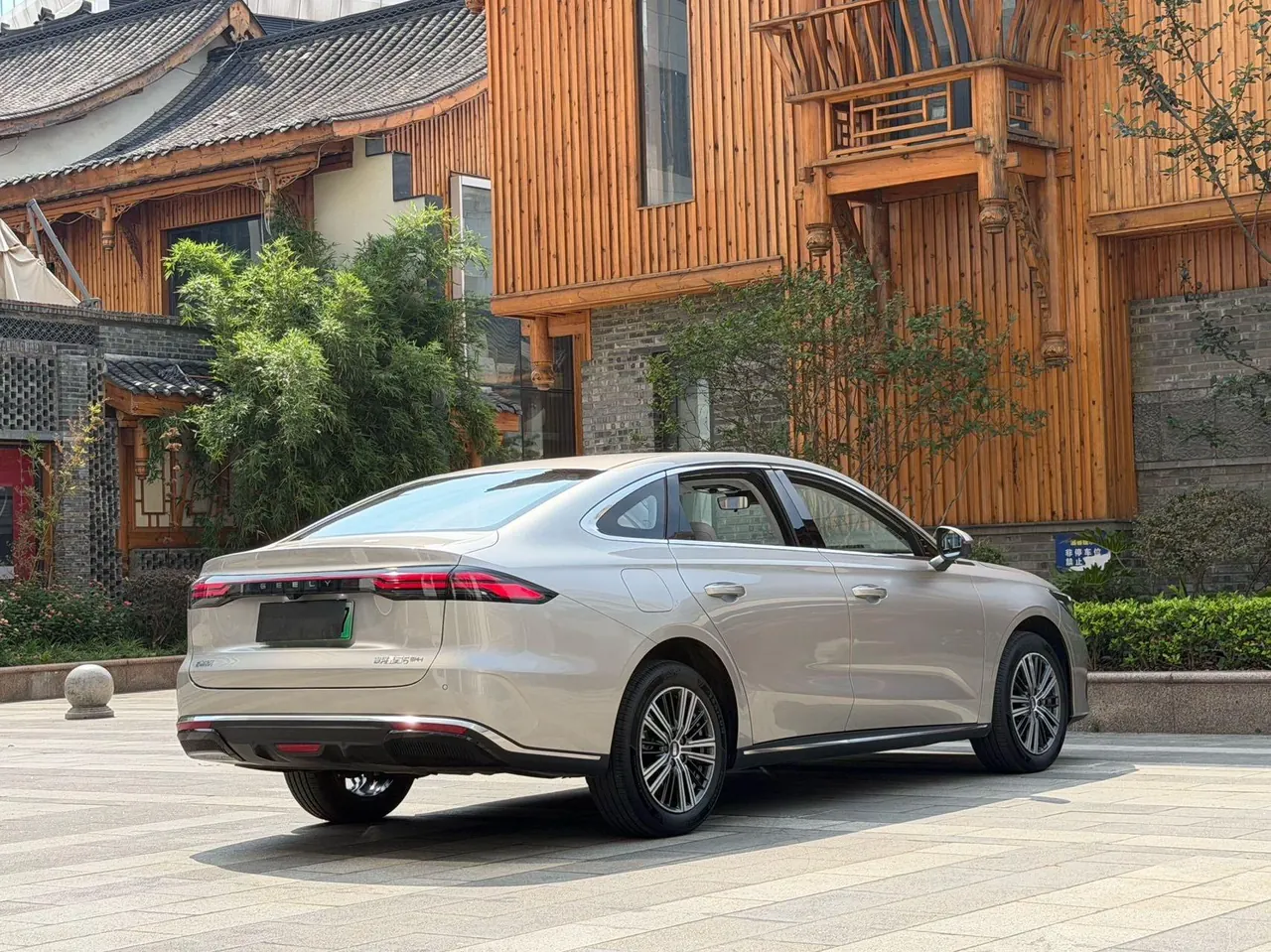 Geely Galaxy 2025 xingyao 6 EM-i 1.5 125km exploration version automatic gear 9