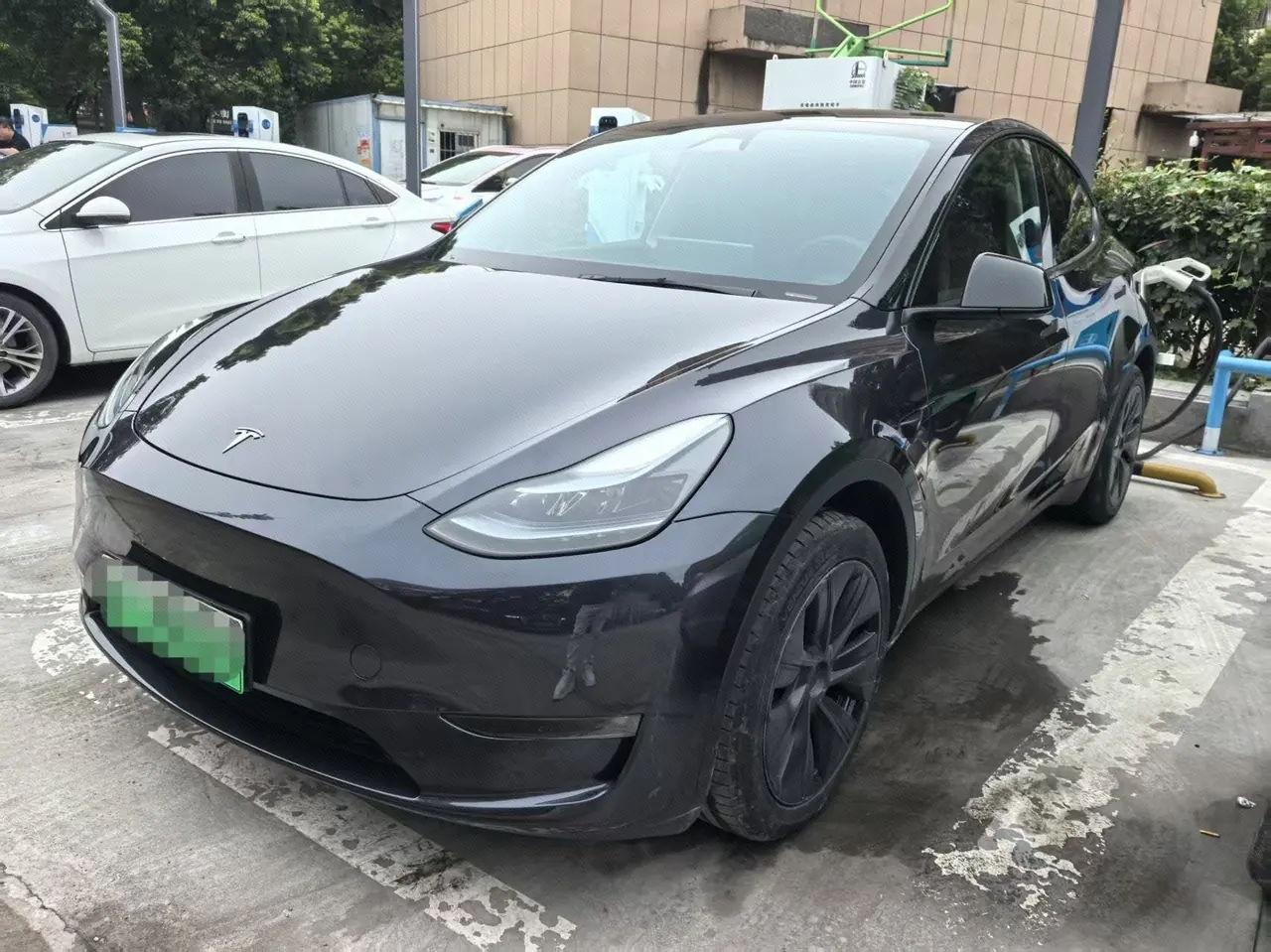 打开图片灯箱:Tesla 2024 Model Y long endurance all-wheel drive version automatic transmission