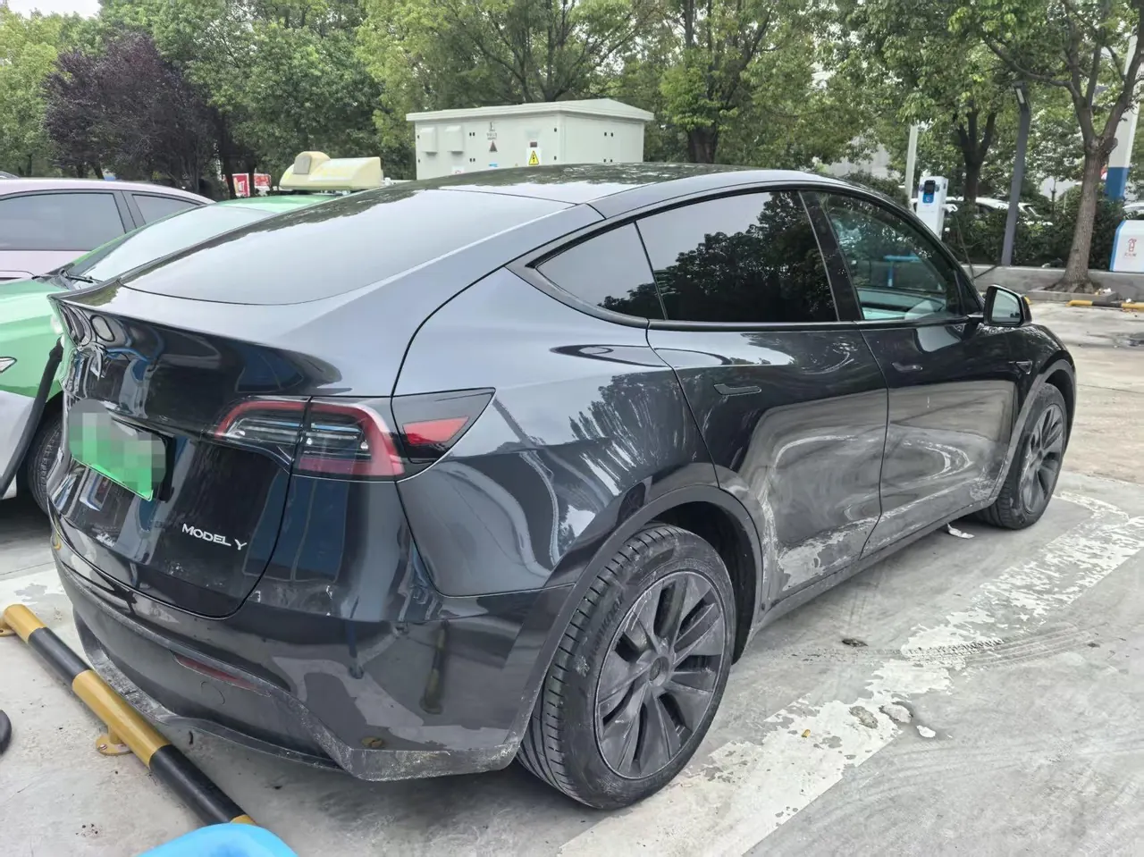 Tesla 2024 Model Y long endurance all-wheel drive version automatic transmission 3