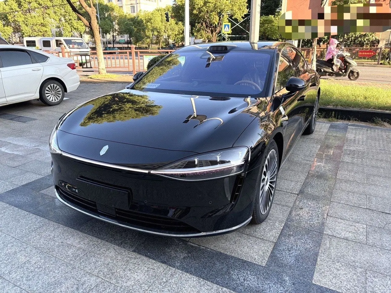 Open image lightbox: Luxeed 2026 S9 Max Rear Drive 100kWh(896 Line Laser Radar) Automatic Gear