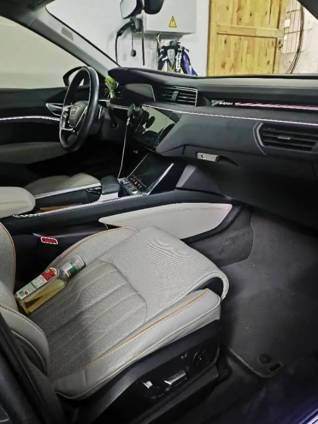 Audi 2021 e-tron 50 Quattro exclusive automatic transmission 6