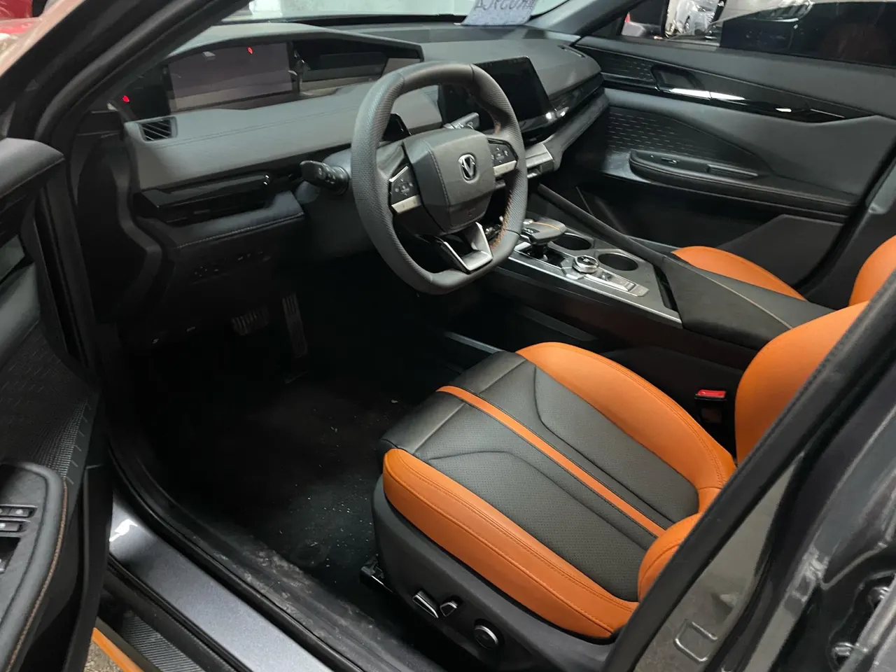 ChangAn 2025 UNI-V 1.5T 500Bar distinguished automatic gear 4