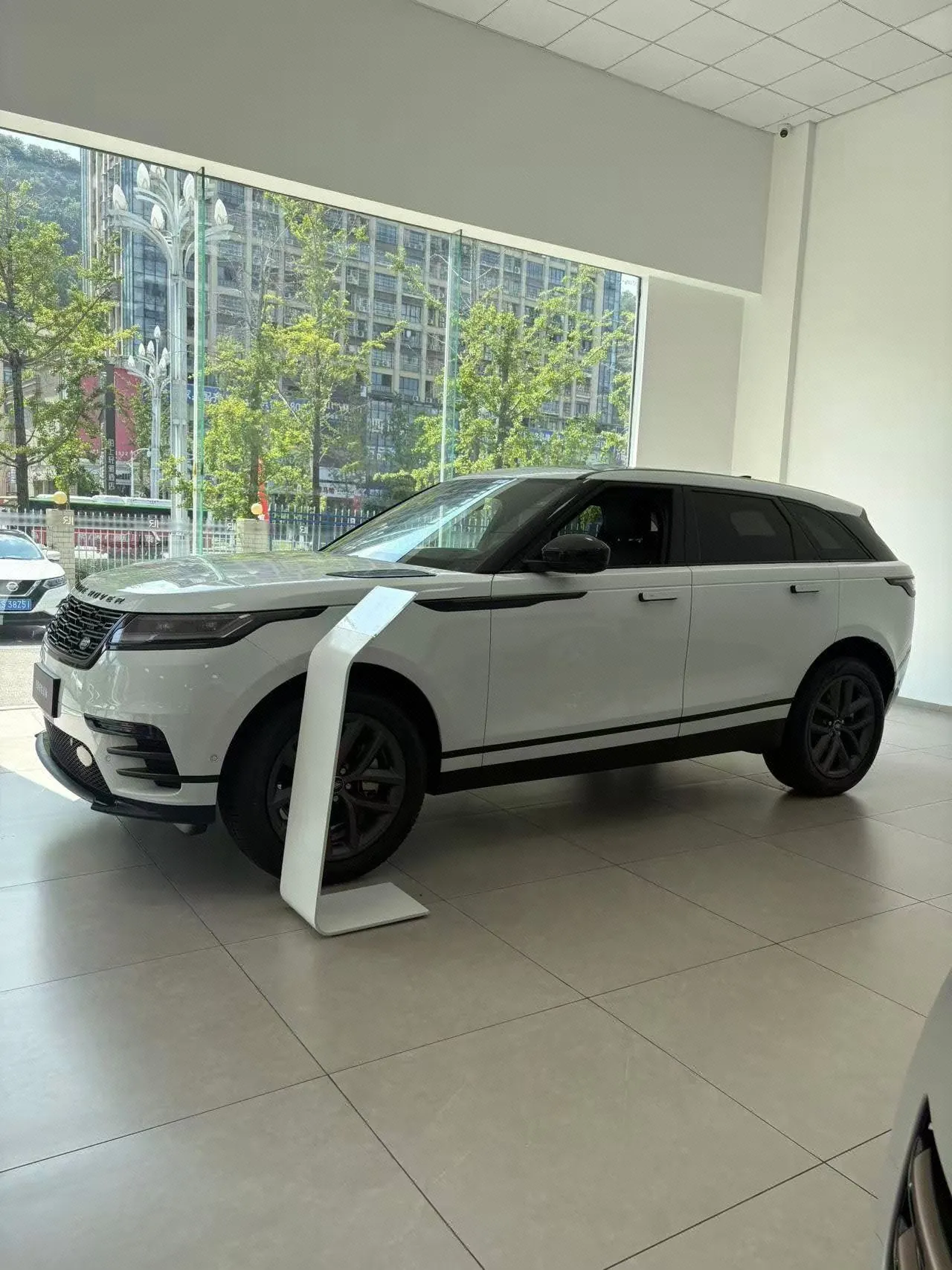 打开图片灯箱:Land Rover Range Rover Star Pulse (Imported) 2026 Range Rover Star Pulse 2.0T 250PS Dynamic SE Automatic Gear