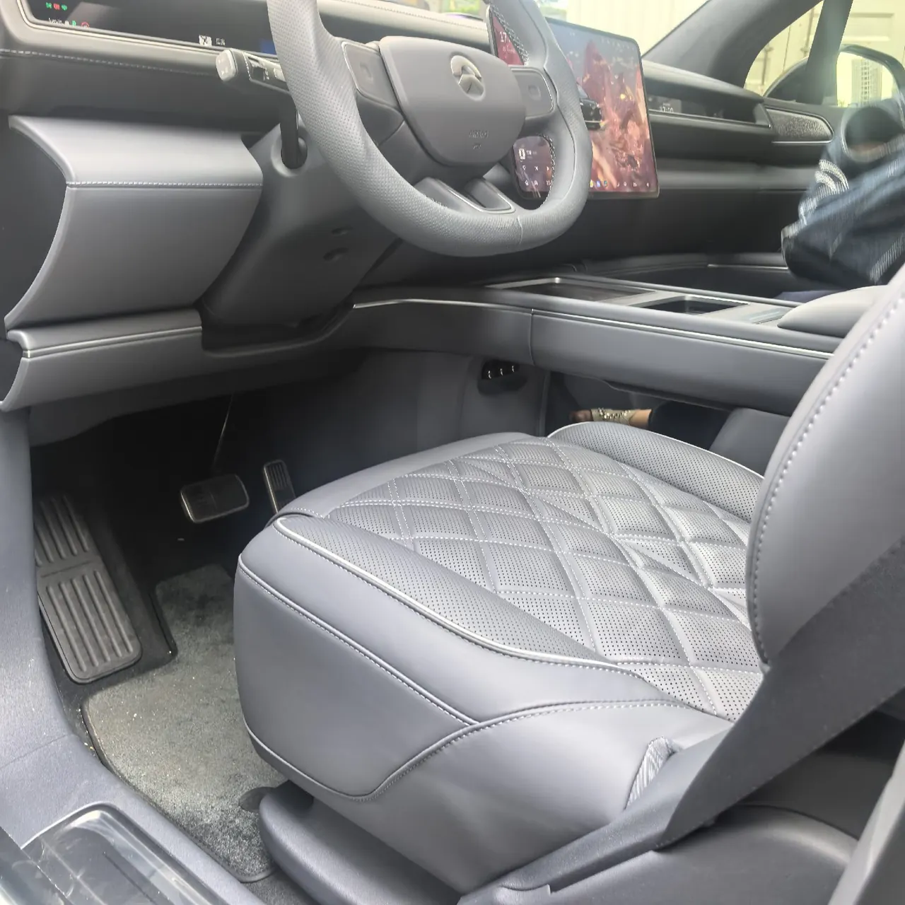Open image lightbox: NIO 2026 ES8 6-seat executive deluxe automatic gear