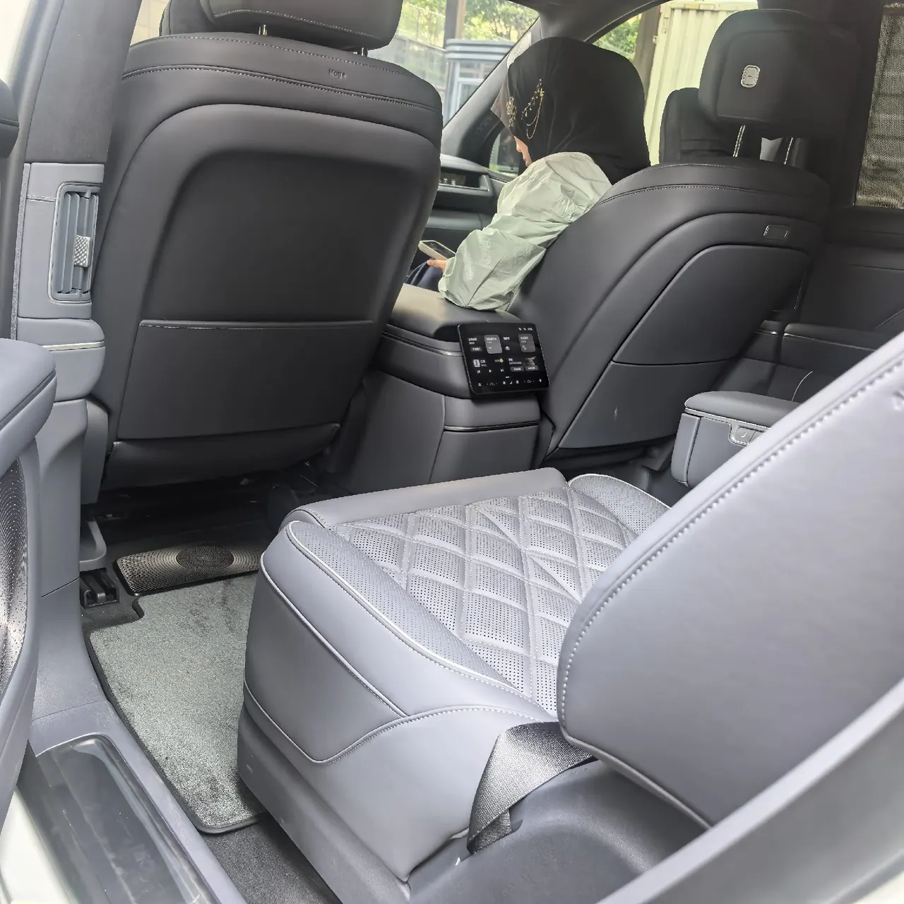 NIO 2026 ES8 6-seat executive deluxe automatic gear 2