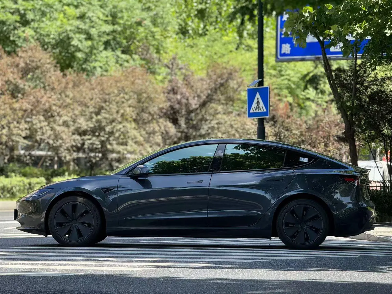 Tesla 2025 Model 3 rear-wheel drive version of automatic transmission 3