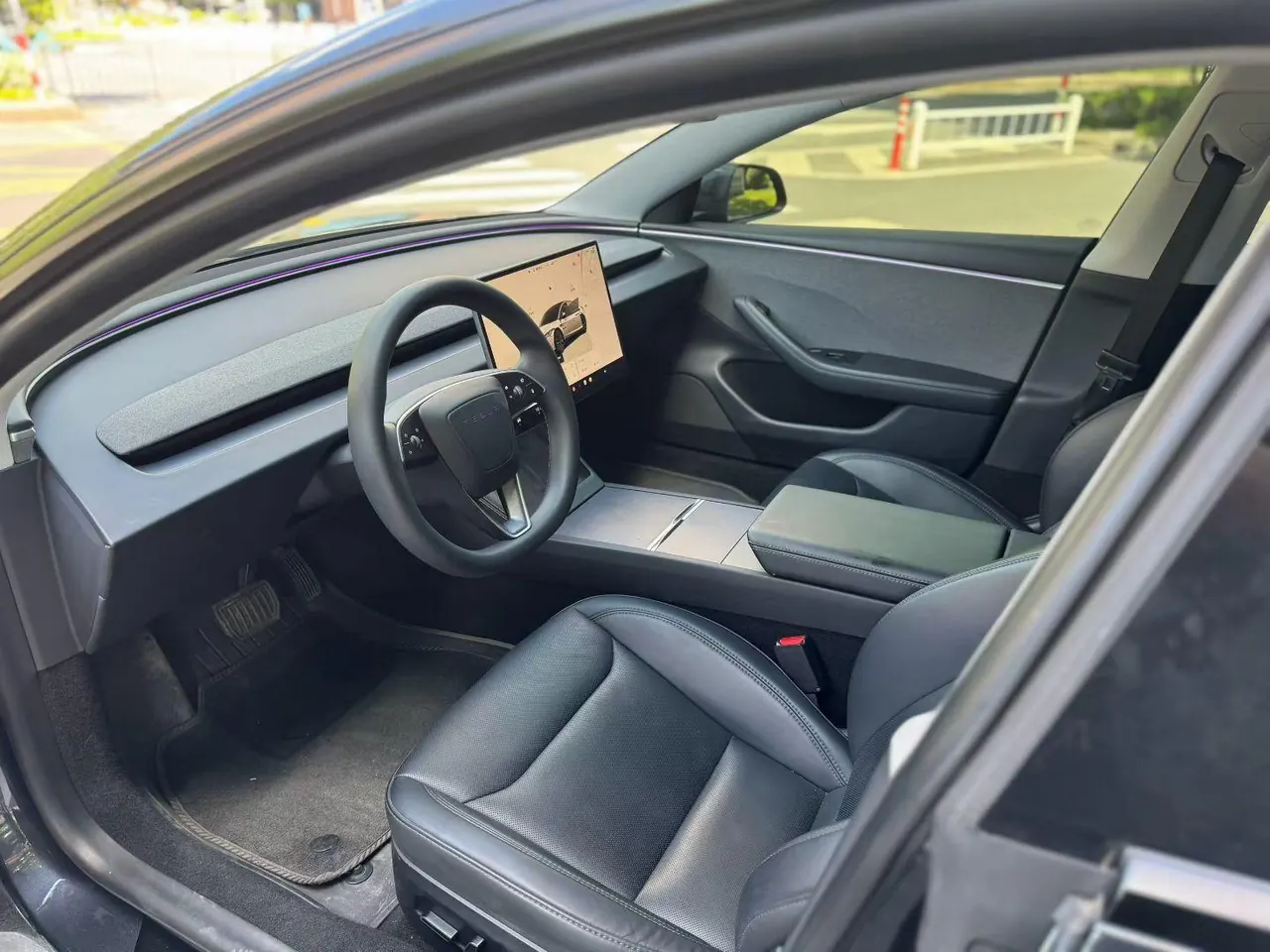 Tesla 2025 Model 3 rear-wheel drive version of automatic transmission 4