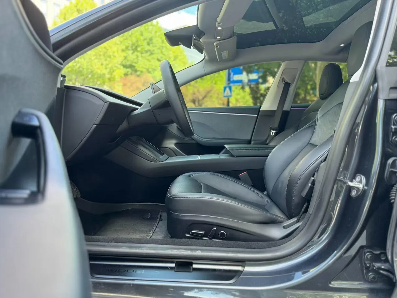 Tesla 2025 Model 3 rear-wheel drive version of automatic transmission 6