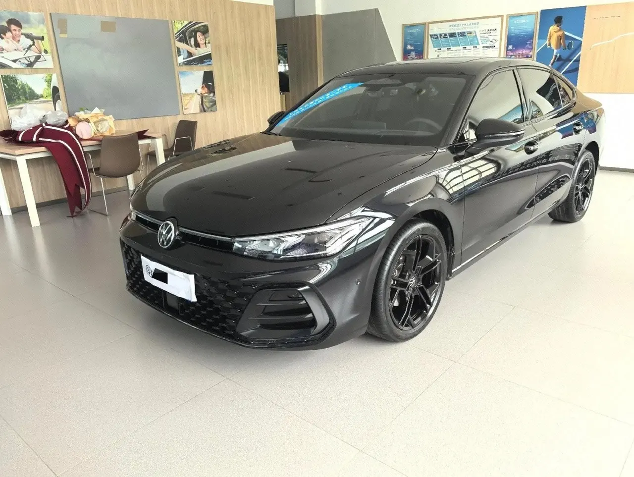 打开图片灯箱:Volkswagen 2025 Passat Pro 2.0TSI 380TSI Star Dragon Edition Automatic Gear