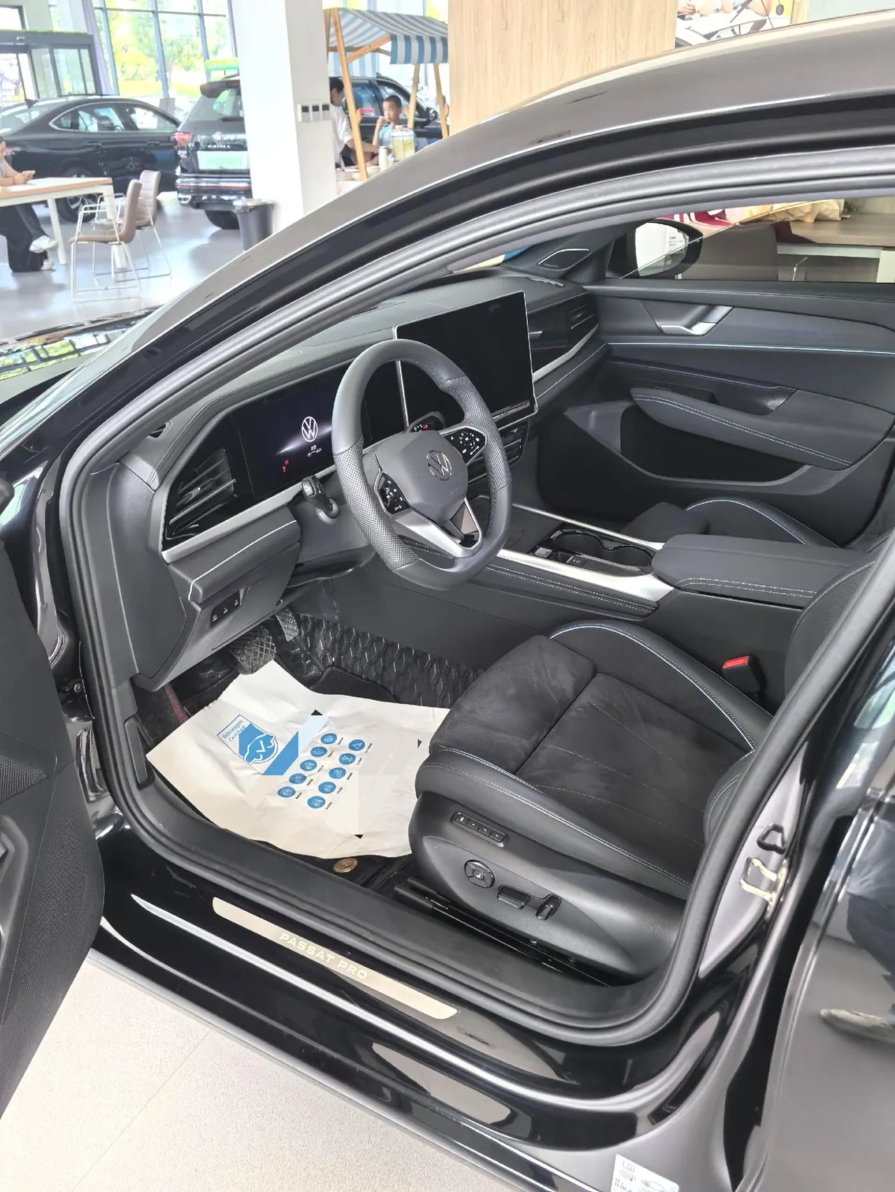Volkswagen 2025 Passat Pro 2.0TSI 380TSI Star Dragon Edition Automatic Gear 3