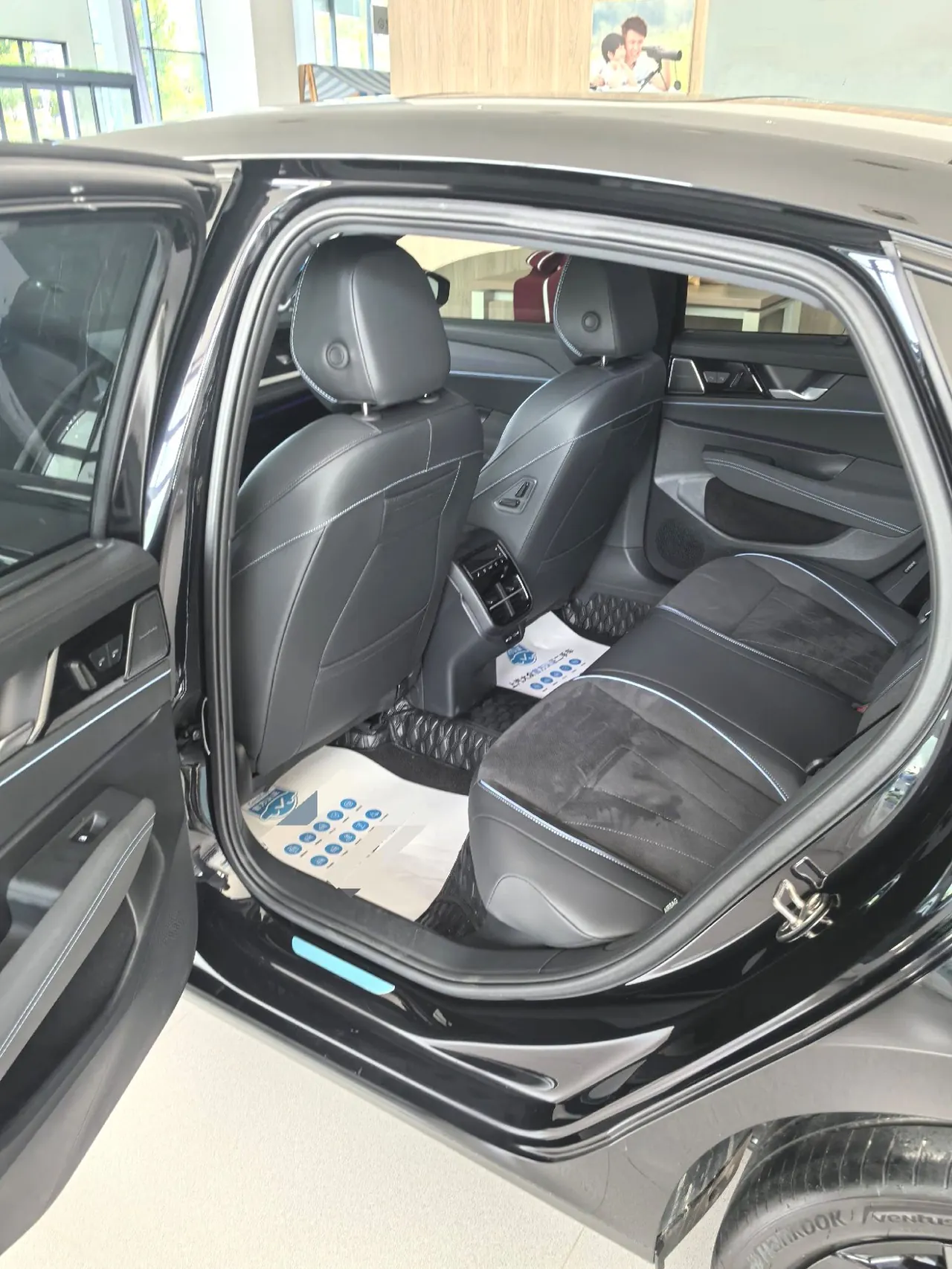 Volkswagen 2025 Passat Pro 2.0TSI 380TSI Star Dragon Edition Automatic Gear 4