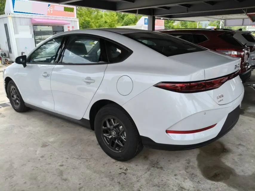BYD 2026 Qin PLUS DM-i 1.5 CVT 128km Entry-Level Automatic 8