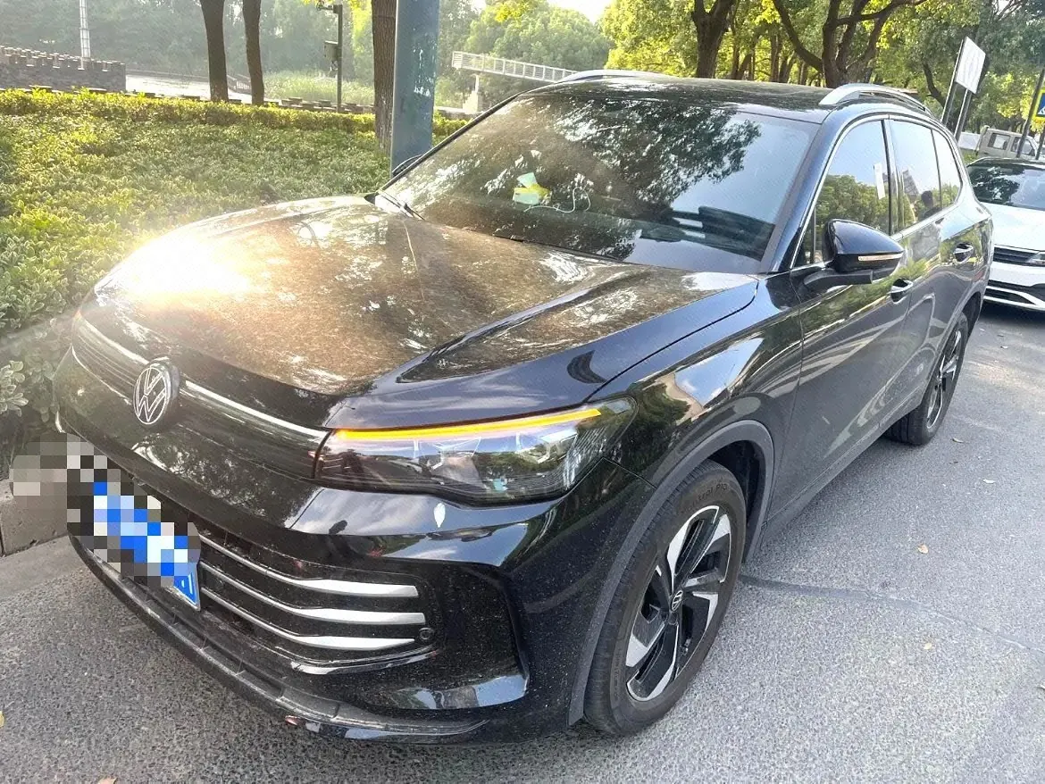打开图片灯箱:Volkswagen 2025 Tiguan L R-Line 2.0TSI 330TSI outstanding two-wheel drive R-Line Long Yao version automatic gear