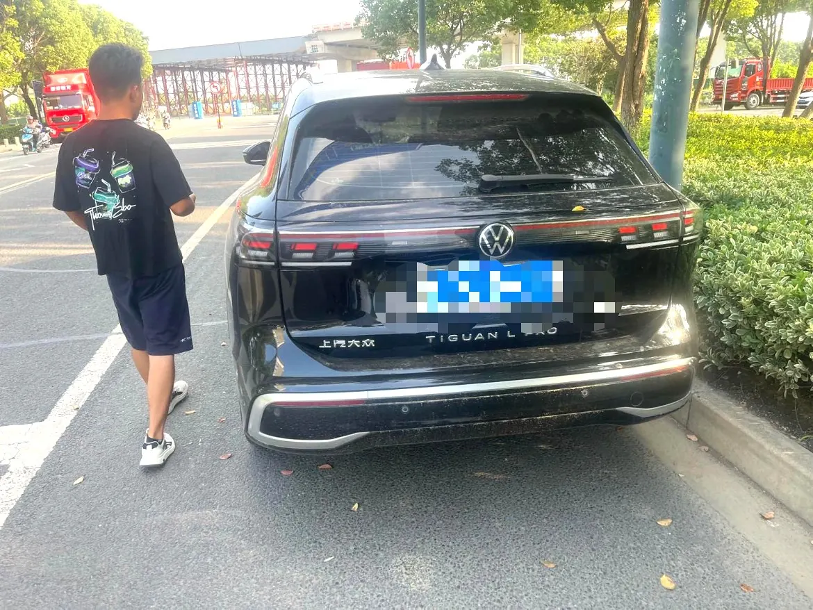 Volkswagen 2025 Tiguan L R-Line 2.0TSI 330TSI outstanding two-wheel drive R-Line Long Yao version automatic gear 7