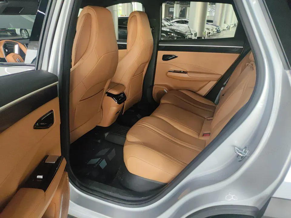 Geely Galaxy 2025 L7 EM-i 1.5 115km Discovery Edition Automatic Gear 2