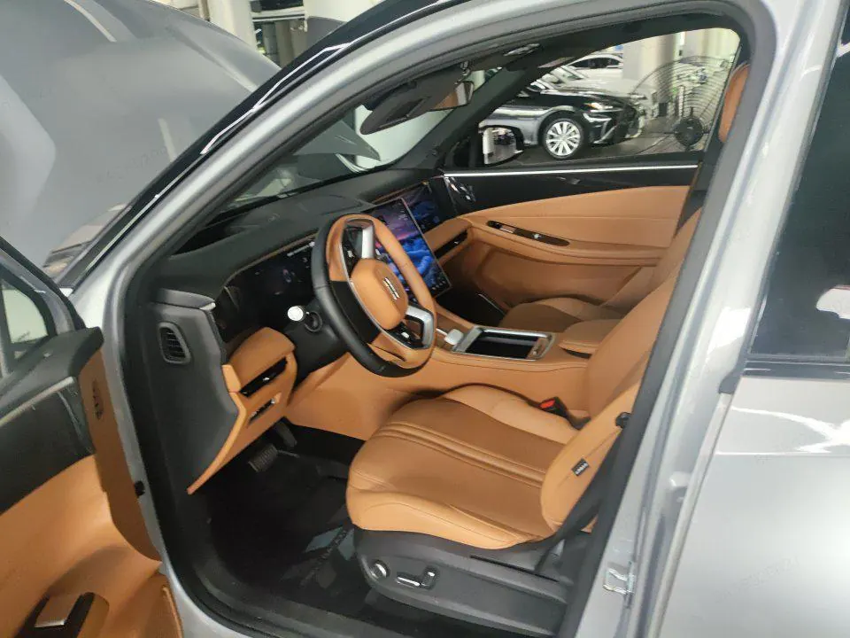 Geely Galaxy 2025 L7 EM-i 1.5 115km Discovery Edition Automatic Gear 3
