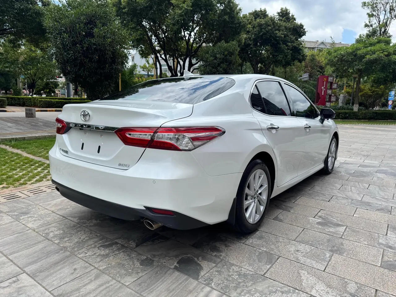 Toyota 2023 Camry 2.0G Stepless Deluxe Edition Automatic Gear 9